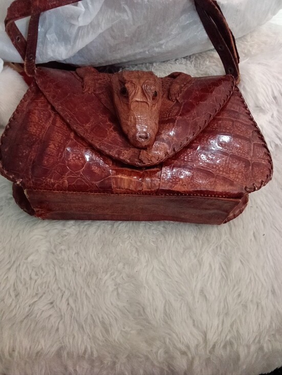 The Unbranded Brand Handbags - Vtg. Genuine Taxidermy Alligator-Embossed Boho Leather Shoulder Bag